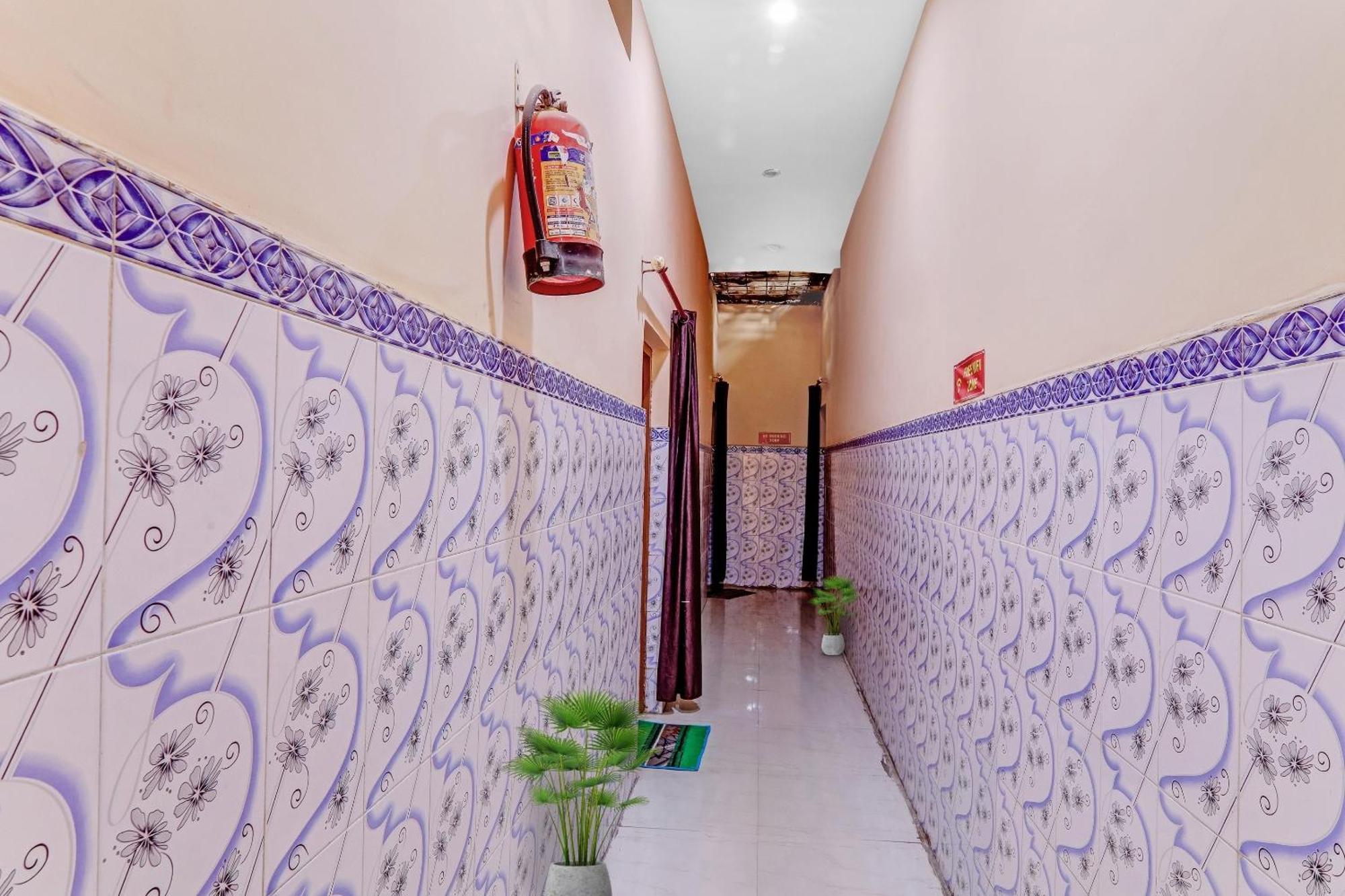 Flagship Hotel Suman Niwas Bijnaur Exterior photo